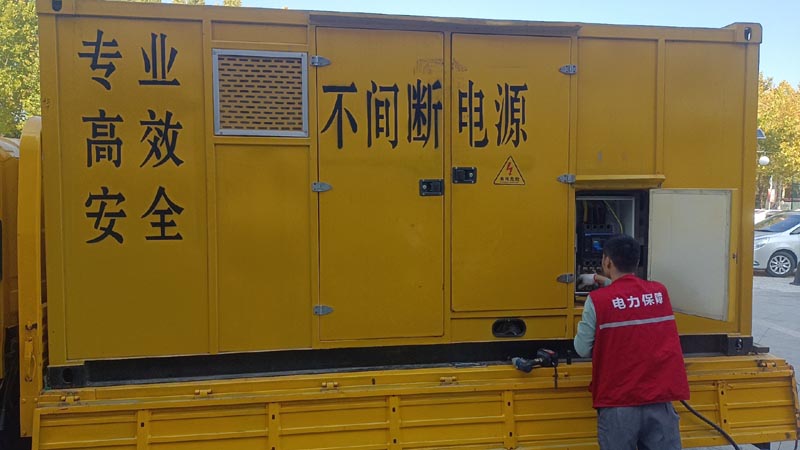 梁平柴油发电机组和UPS电源配合使用时，如何避免切换过程中的电力中断？